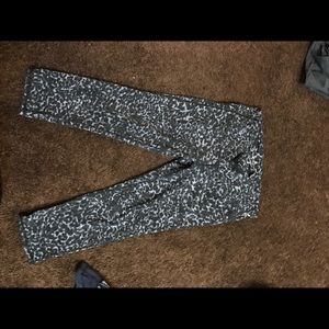 Athlete leopard crop